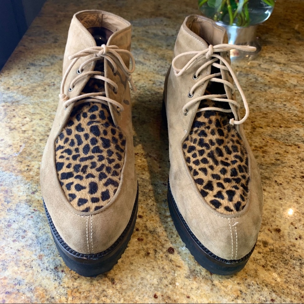 LEOPARD TONGUE SUEDE BOOTIES